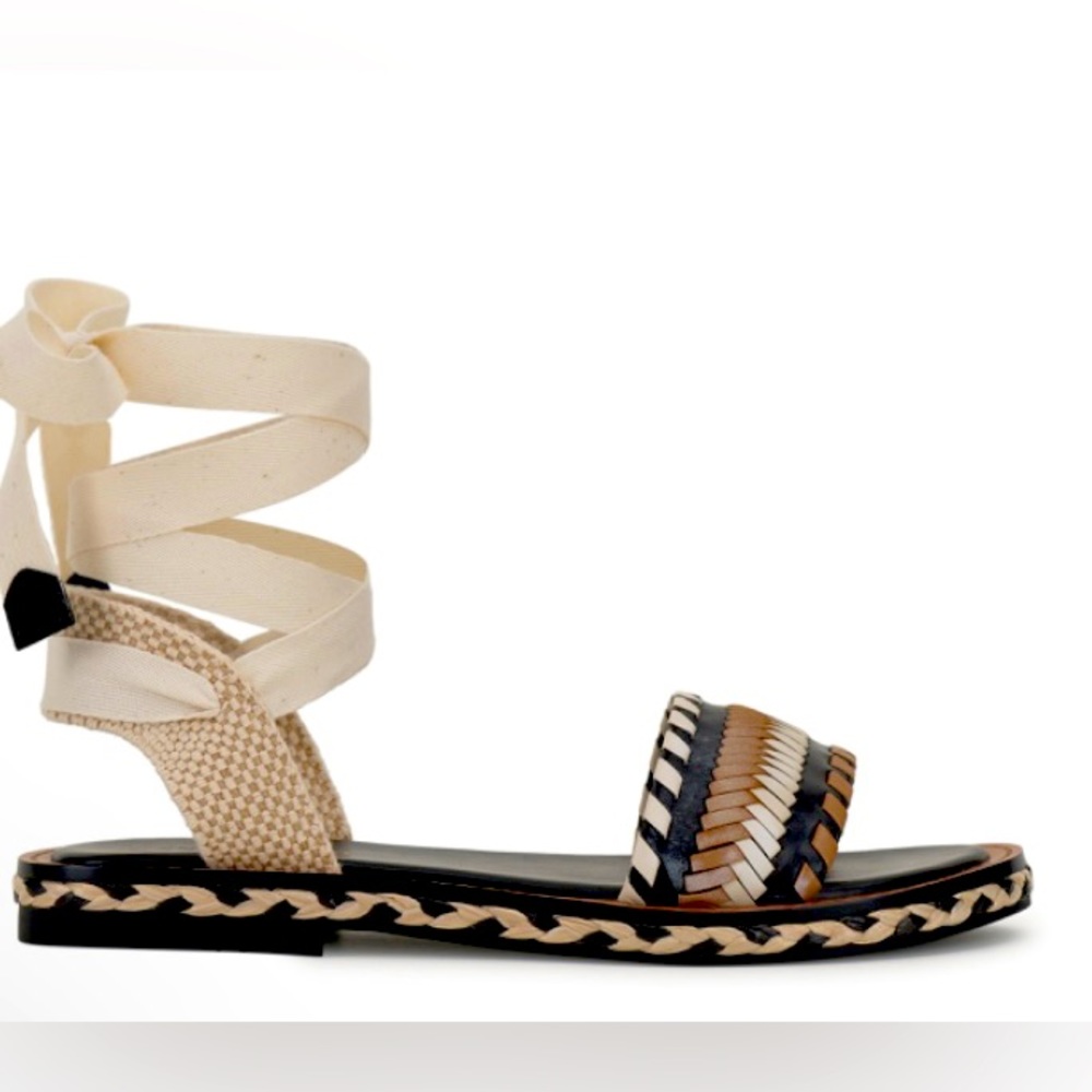 VINCE CAMUTO CHESELLIS SANDAL